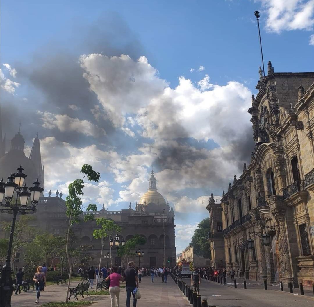 Pablolo31042679's tweet photo. Tienes mi respeto jalisco, no más muertes sin respuesta, que quede claro, "SOMOS MÉXICO Y SE NOS RESPETA"
#MeduelesMexico #JusticiaParaGiovanni #mexico https://t.co/0bnefZchzD