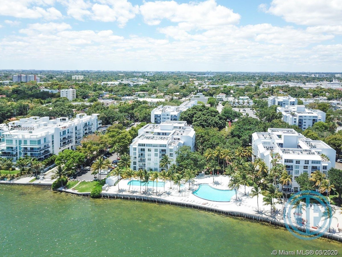 RealtorMatheus's tweet image. Biscayne Bay 1/1 resort style waterfront community two swimming pools, Jacuzzi, fitness center, place to store your kayak, volleyball sand court and barbecue area. Partial waterfront view, private balcony, brand new appliances and cabinets. $1,800/Y
#RealEstate #realtor #Miami