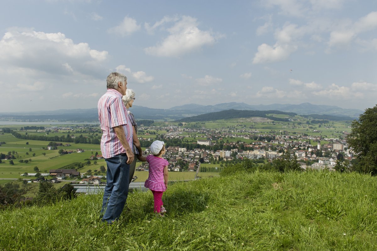 ofevCH's tweet photo. Pensez aujourd’hui déjà à la Suisse de demain. Chacun peut apporter sa pierre à l’édifice –  en solo ou à plusieurs. Le microsite Environnement Suisse présente de nombreux exemples inspirants : https://t.co/2HvF0TmWvV  #EnvironnementSuisse #WorldEnvironmentDay https://t.co/lBkKzORBrh