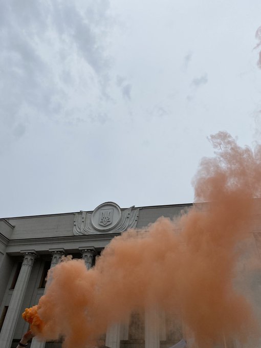 EZu1TvEXsAAr4DF?format=jpg&name=small