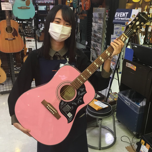 島村楽器 アミュプラザ鹿児島店 アコースティックギター 最強に可愛いアコギが入荷しました W ピンクのハミングバードです エレアコタイプでライブにも使える優れもの W ノ ピンクが大好きなそこのあなた ぜひこの可愛い子ちゃんをいかが