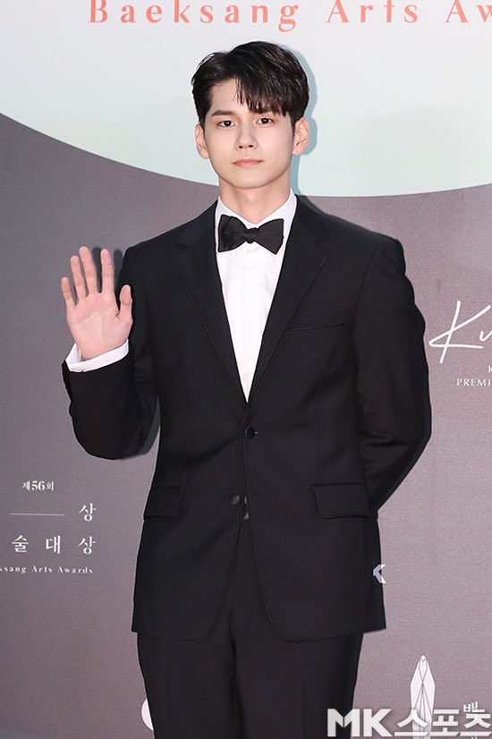 It happened!  #옹성우  #서현 @  #56thBaeksangArtsAwards  #SEOHYUN w/  #GOKYUNGPYO they look classy! OhMyGosh can't wait for  #PrivateLife  #사생활 #ONGSEONGWU looks like he did some work out  or I'm imagining things More photos l8r  #화이팅 @officialtwt_OSW  @sjhsjh0628