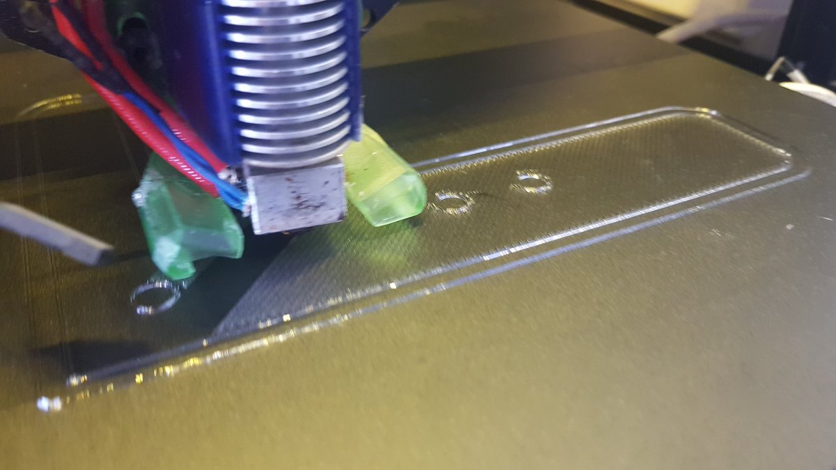 GeckoBox_3D's tweet image. #firstlayerporn it's first layer Friday here today! Transparent Petg laying down with an E3D v6 &amp;amp; 0.5mm nozzle. @E3DOnline #3Dprinting #3Dprinted