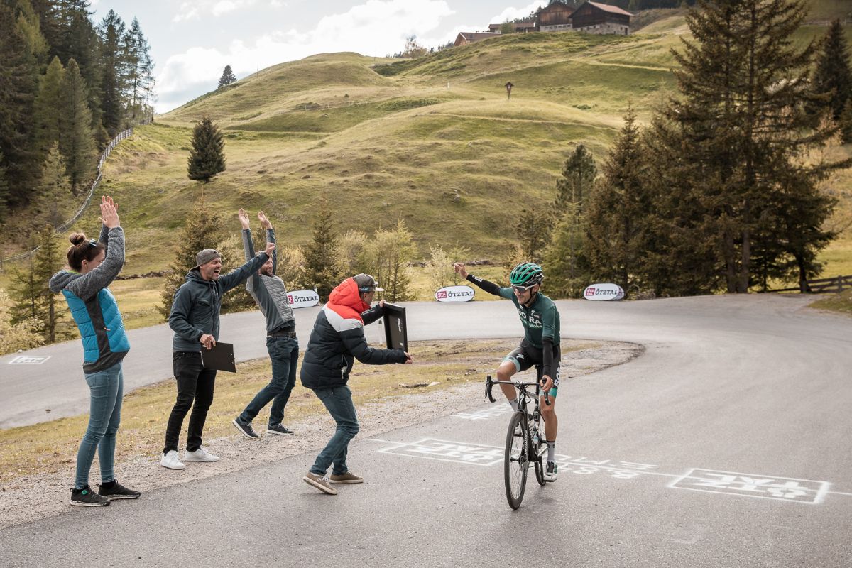 You helped to push @EmuBuchmann over the Everest finish line! 👏🏻 ➡️ Now let's give his amazing feat one more push in the name of charity. 🔗 His fundraiser concludes this Sunday. You can still donate here: gofundme.com/f/emanuelbuchm…  Photo: @oetztalcom / Rudi Wyhlidal