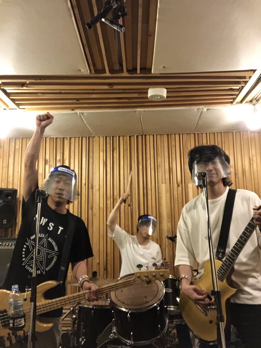 Locofrank Official 本日は 65 ロコの日 まだまだ油断出来ない日々が続きますが またライブハウスでお会い出来るその日まで 皆さまどうか健康で Locofrankは新しいスタートに向けて しっかりと根を張る日々を重ねてまいります