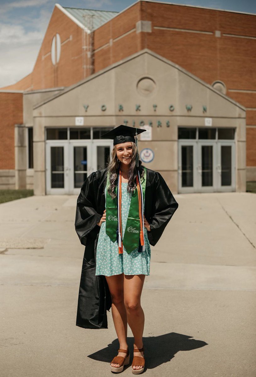 maddy_stagge's tweet photo. @YorktownHighSch thank you for a great 4 years filled with unforgettable memories!!:)) #onceatigeralwaysatiger💚💚 https://t.co/9f32W0STkZ