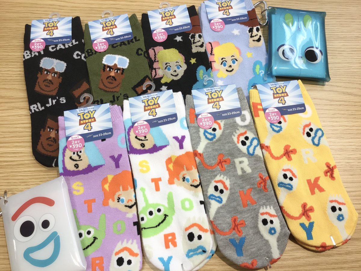 サンキューマート町田ジョルナ店 商品紹介 トイ ストーリー4の新作ソックスが入荷中です トイ ストーリー のキャラクターの総柄靴下 には人気のギャビーちゃんやダッキー バニーも 靴下は2足で390円 税 お友達と一緒に買ってもok