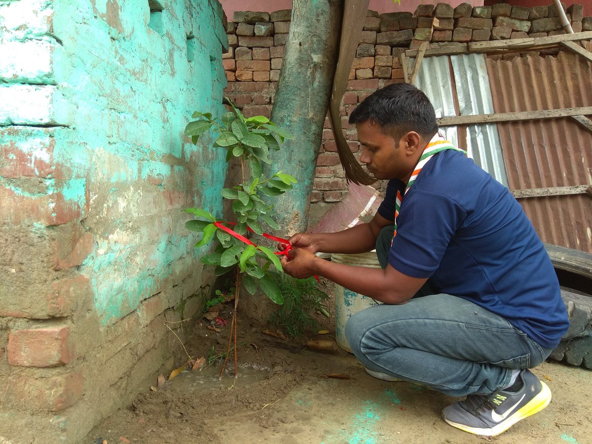 MaheshK19833596's tweet photo. विश्व पर्यावरण दिवस-2020
पूर्व माध्यमिक विद्यालय-बूड़ा विकास क्षेत्र-बर्डपुर जनपद-सिद्धार्थ नगर
पेड़ लगाएं, धरती बचाएं।
स्वच्छ हो वायु,स्वच्छ हो जल, अधिक से अधिक पेड़ लगाएं जिससे करोना मुक्त हो कल।
#ClimateChange #saveforclimate
#RedTapeMovement #redtap
#ClimateAction https://t.co/noaQvqa9mZ