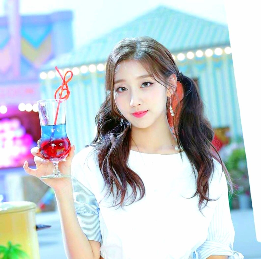 ATiny_WayZenNi_'s tweet photo. Happy Yein Day June 4, 1998 #JeongYein #lovelyz #loveinus #Jiae #BabySoul #Sujeong #Jin #Kei #Jisoo #Mijoo #kpop #idol #maknae #rap #happyYeinday https://t.co/Ax1mBkv5BZ