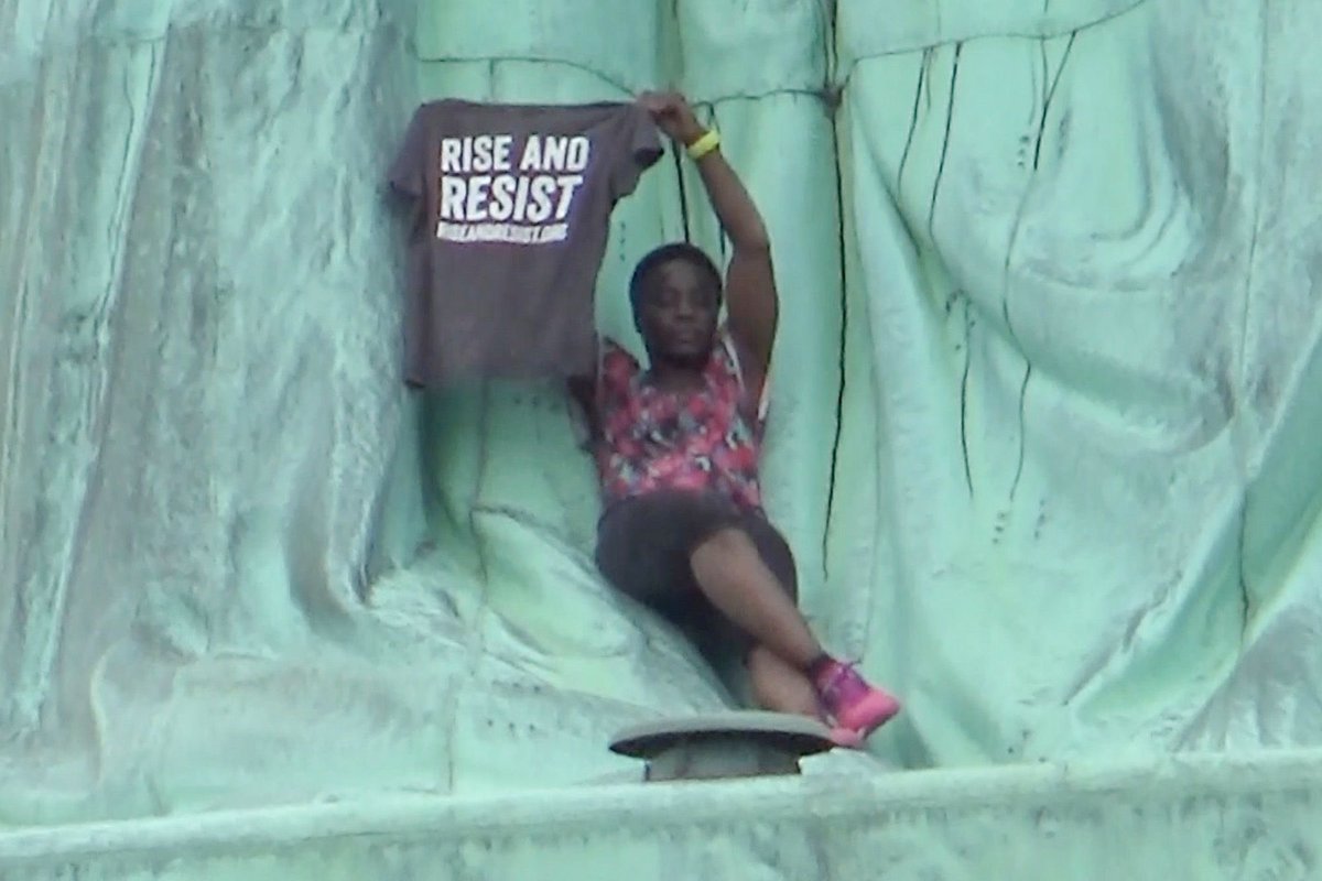 arnzadt's tweet image. for all u saying “where were the protests for the kids in cages?” lets not forget Patricia Okoumou who climbed the statue of liberty on the fourth of july 2018 to protest tr*mps inhumane immigration policies. the protests happened, you just werent listening