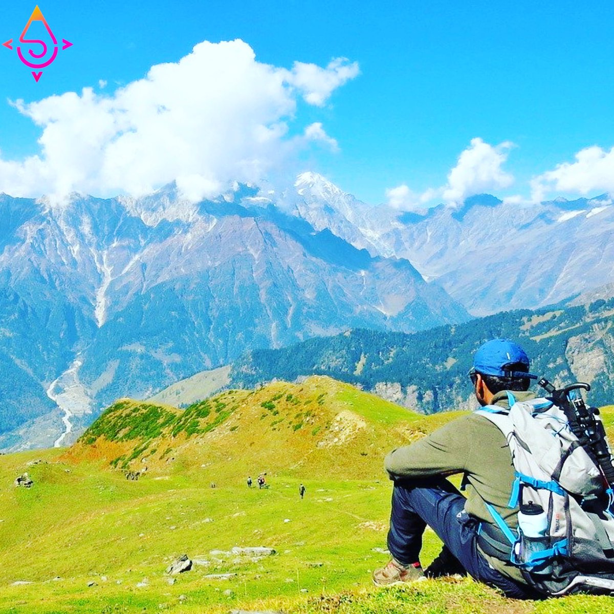 Trekking ❤ in himachal Pradesh is always amusing.Also it is always a pleasant sight to watch the clouds kissing the mountains. #trekking #trekkersofindia #himachaltourism #mountains #travelphotography #trip #tourlife #tourism #travel #travelgram #indiatourism #askmetrip.