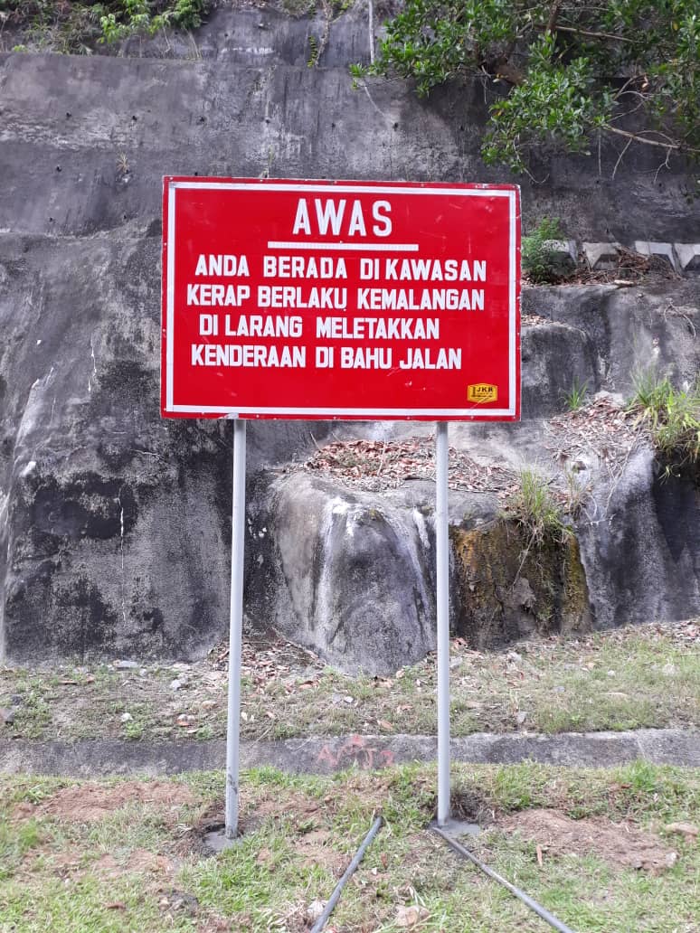 Jkr Kuala Pilah On Twitter Pemasangan Papan Tanda Amaran Peringatan Di Ft051 Jalan Seremban Kuala Pilah Kawasan Tadahan Air Utk Elakkan Kenderaan Berhenti Di Bahu Jalan Yang Mana Boleh Membahayakan