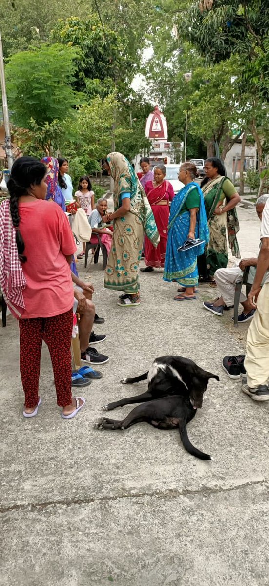 vidushi_nishank's tweet photo. Visited Shanti Kusht Ashram Yesterday. Felt a sense of complete satisfaction after seeing the smiles on their faces as they got to try on their new footwear.
#CoronaWarriors #COVID19India #humanityisnotdead #servinghumanityselflessly #servingduringcovid19 https://t.co/HTWYlhnWrt