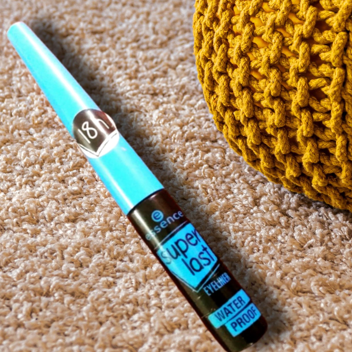 maoajannat's tweet photo. .@essence_cosmetics .
.Essence super last eyeliner waterproof .
#essence #eyeliner #besteyeliner #eyelinerreview #reviews #makeup #eyemakeup #longlasting #longday #superstayeyeliner #eyeliner #bestcoverage #waterproofeyeliner #productreviewer 
https://t.co/OE3xYAvwVk https://t.co/4DdNG4VNUC