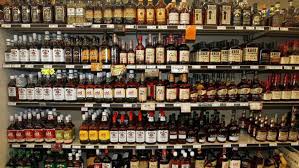 SAfmRadio's tweet photo. [ON NOW] South Africans flocked to liquor shops when the #lockdowninsa was moved to level-3. This has raised a debate about the issue of alcoholism. Steven is someone who communicates with the professional community. What has been your experience with alcohol? #SAfmTalkingPoint https://t.co/YSeZpired3