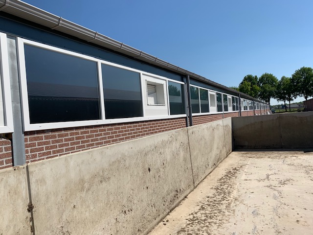 Bouwimpex's tweet photo. Bouwimpex levert hoogwaardige kunststof bouwmaterialen voor de nieuwe stallen van varkenshouderij ‘Van den Berkmortel’ uit Sint-Oedenrode. Bekijk alle foto's op: https://t.co/DfXzvZx6Ix https://t.co/s5nCux9G9T