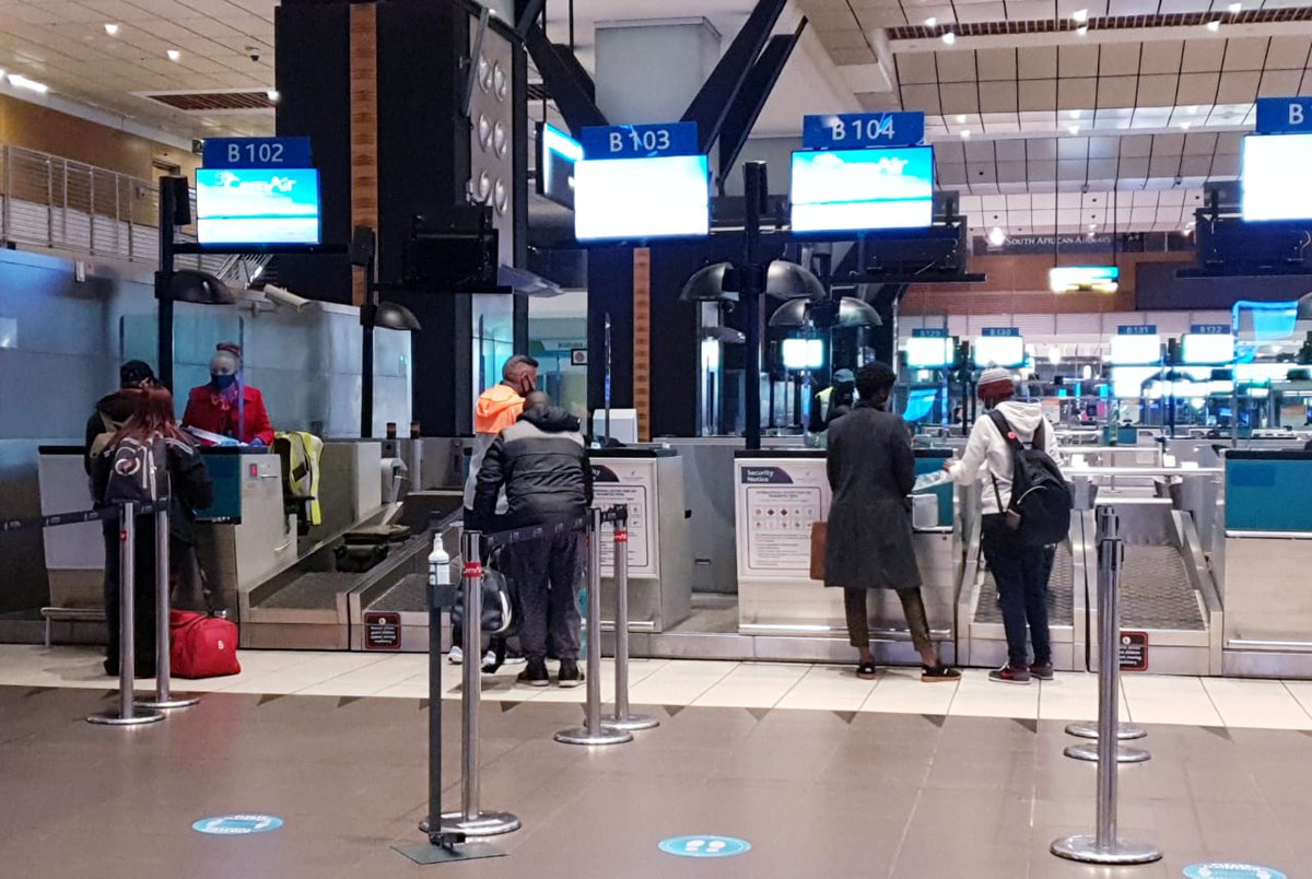 ortambo_int's tweet image. Passengers preparing for their flight #CemAir #AlertLevel3 #ProtectingUProtectingUS #myortamboairport