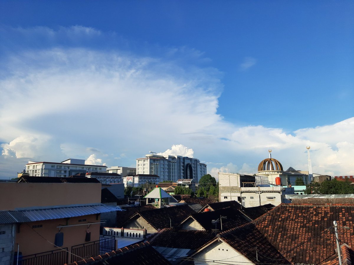 prisonnurse55's tweet photo. Blue sky☁️☀️
.
.
#bluesky #cloud #NaturePhotography #photography #mobilephotography #amateurphotography #riceseller https://t.co/ip144w6IQJ