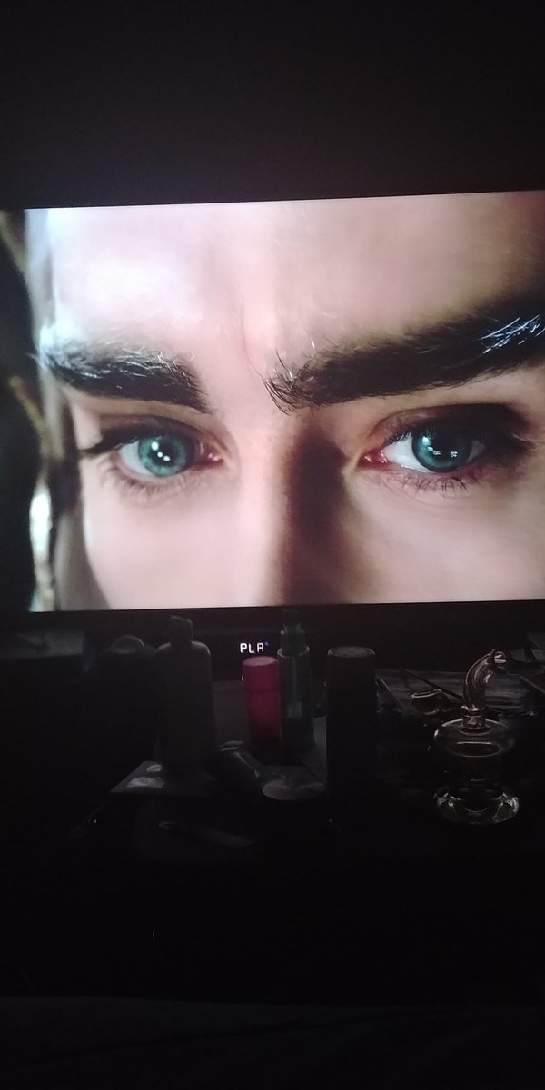 Random_Red's tweet photo. Ohh those eyes #aweakness 😌😌 https://t.co/ZKaXLYfXny