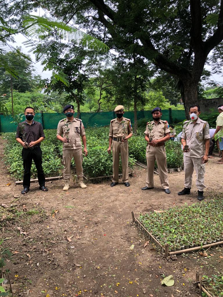 dimapurpolice's tweet photo. #Thank_Heavens!
Not Corona related this time😀
#World_Environment_Day,officers and personnels of Chumoukedima PS carried out a plantation drive   after procuring 300 saplings from the Dist Forest Office
#Celebrate_Biodiversity https://t.co/ERIrAHB1YC