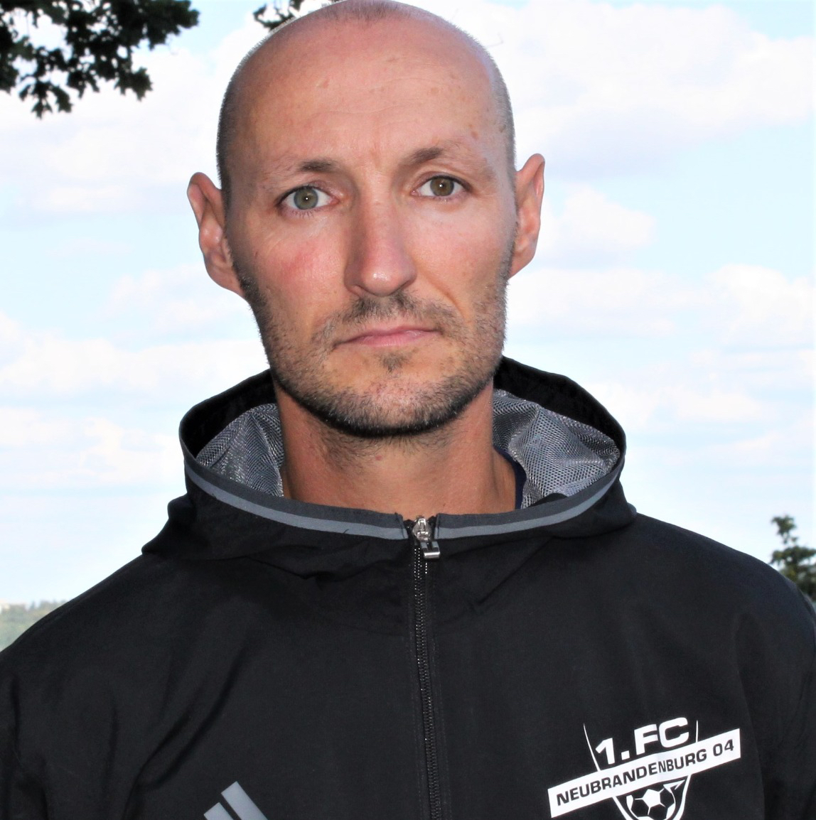 Mathias Simon Coach der U14 🔵⚪️

Mathias Simon übernimmt zur neuen Saison die Zügel in der U14 💙

➡️ 1fcneubrandenburg04.de/kaderplanung-2…