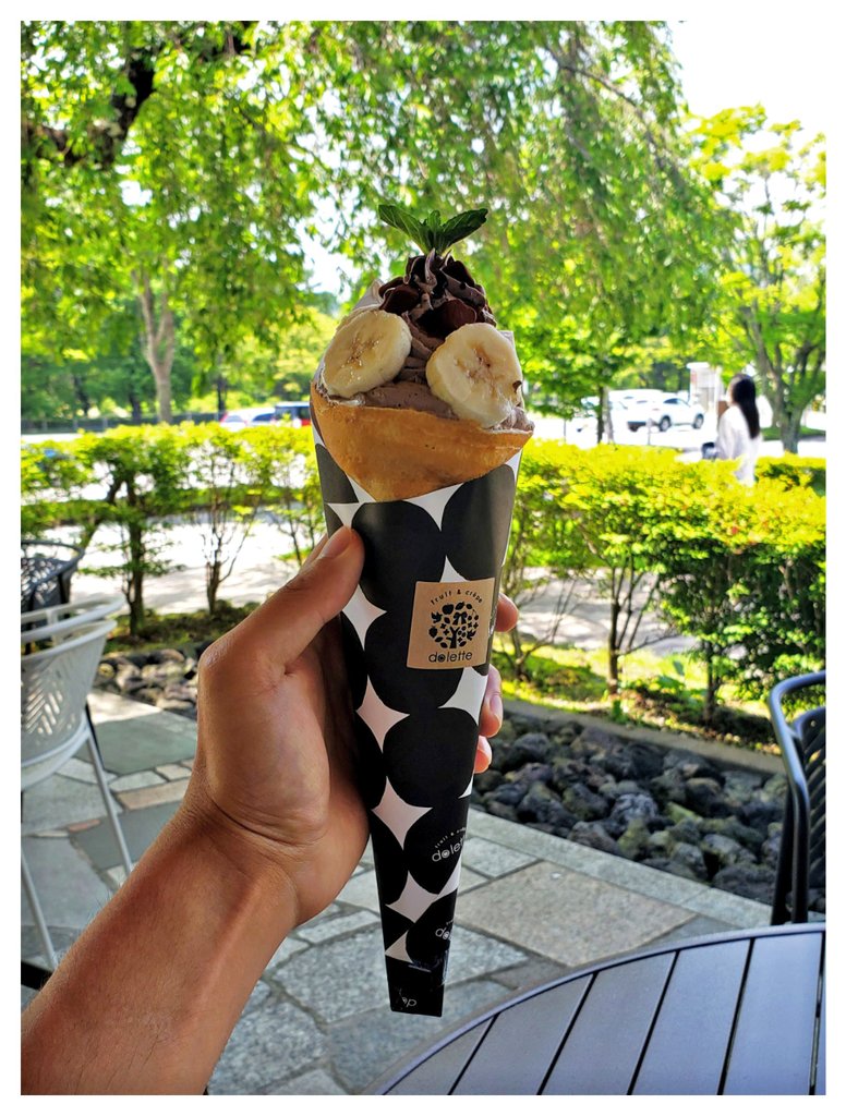 ken_h8_mizugame's tweet photo. “生チョコバナナ”
軽井沢アウトレットウエストエリア
スーベニアコート内に出来たクレープ専門店「dolette」
上は生チョコと中身は砕かれたチョコという風に変化があったり、中身が最後までギッシリ詰まっていて満足😊
#旬粋 #クレープ #dolette #生チョコバナナ https://t.co/otoFPpSZKK
