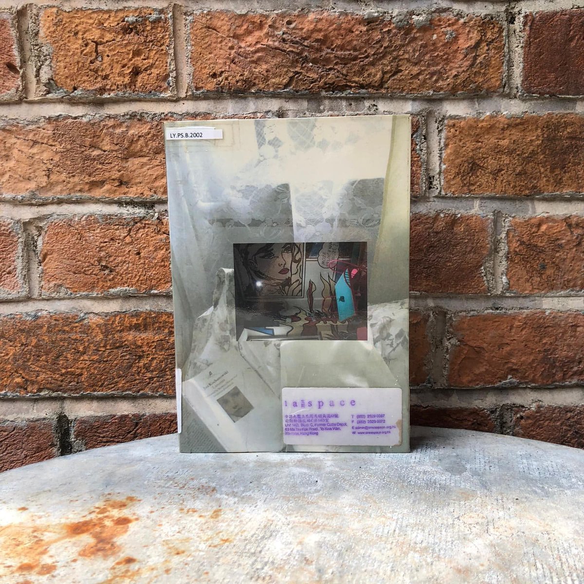 #1abookcollectionhighlight
May Fung's book 'Everything starts from "HERE"'
starts with self-examination and then goes back to the reflection on political and gender issues in HK. borrow this book, please contact us at (info@oneaspace.org.hk) #1aspace #1空間 #ARTpowerHK #HKart2020