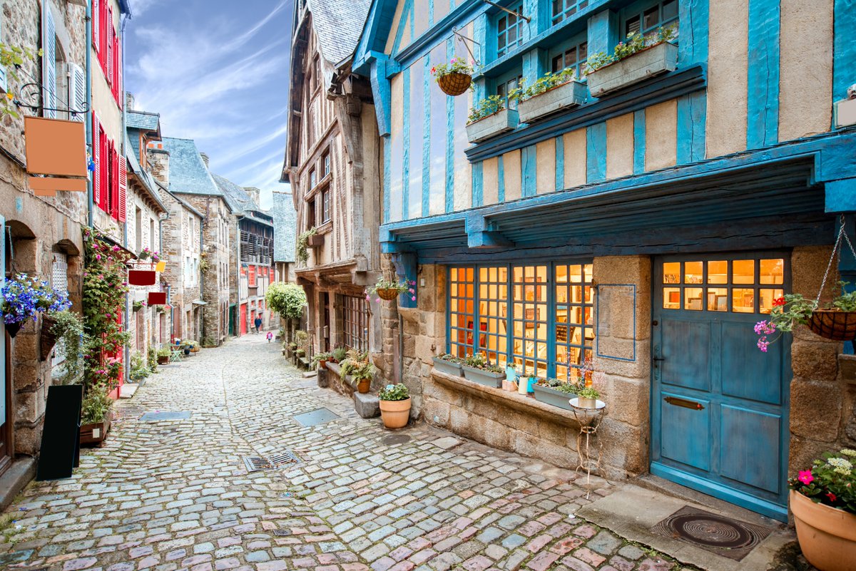 Il ressemble à quoi votre Super Patelin idéal ? 
C'est un petit village, une ville côtière ou nichée entre les montagnes, ou encore une grande agglomération ?
Quelle est votre préférence, et pourquoi ?