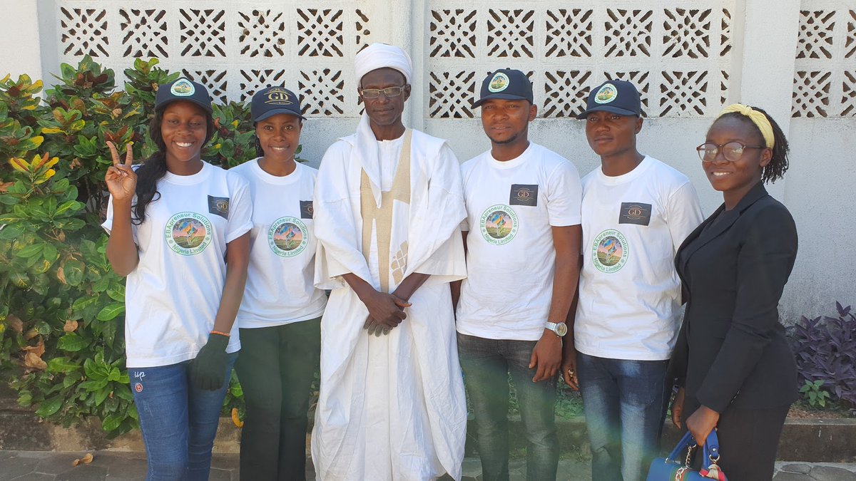 EBApreneur_NG's tweet image. We are a team of #Youth retooling our skills &amp;amp; leveraging on  #EBAFOSA  to fabricate #solardryers &amp;amp; #briquettes. Through #InnovativeVolunteerism we continuously realize that the  success of our #climateaction enterprise work depends upon our collective selflessnes as a team.