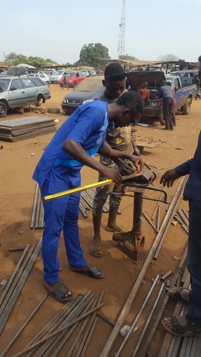 EBApreneur_NG's tweet image. We are a team of #Youth retooling our skills &amp;amp; leveraging on  #EBAFOSA  to fabricate #solardryers &amp;amp; #briquettes. Through #InnovativeVolunteerism we continuously realize that the  success of our #climateaction enterprise work depends upon our collective selflessnes as a team.