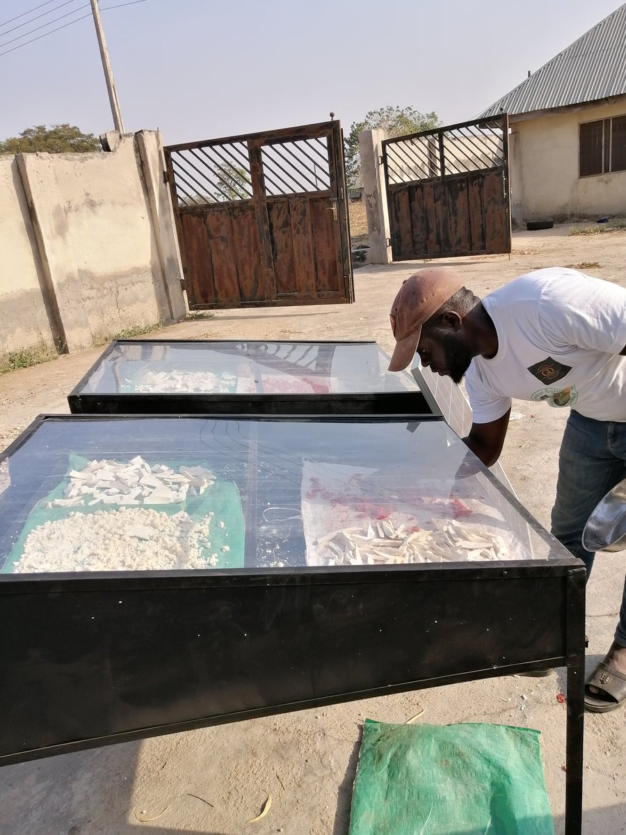 EBApreneur_NG's tweet image. We are a team of #Youth retooling our skills &amp;amp; leveraging on  #EBAFOSA  to fabricate #solardryers &amp;amp; #briquettes. Through #InnovativeVolunteerism we continuously realize that the  success of our #climateaction enterprise work depends upon our collective selflessnes as a team.