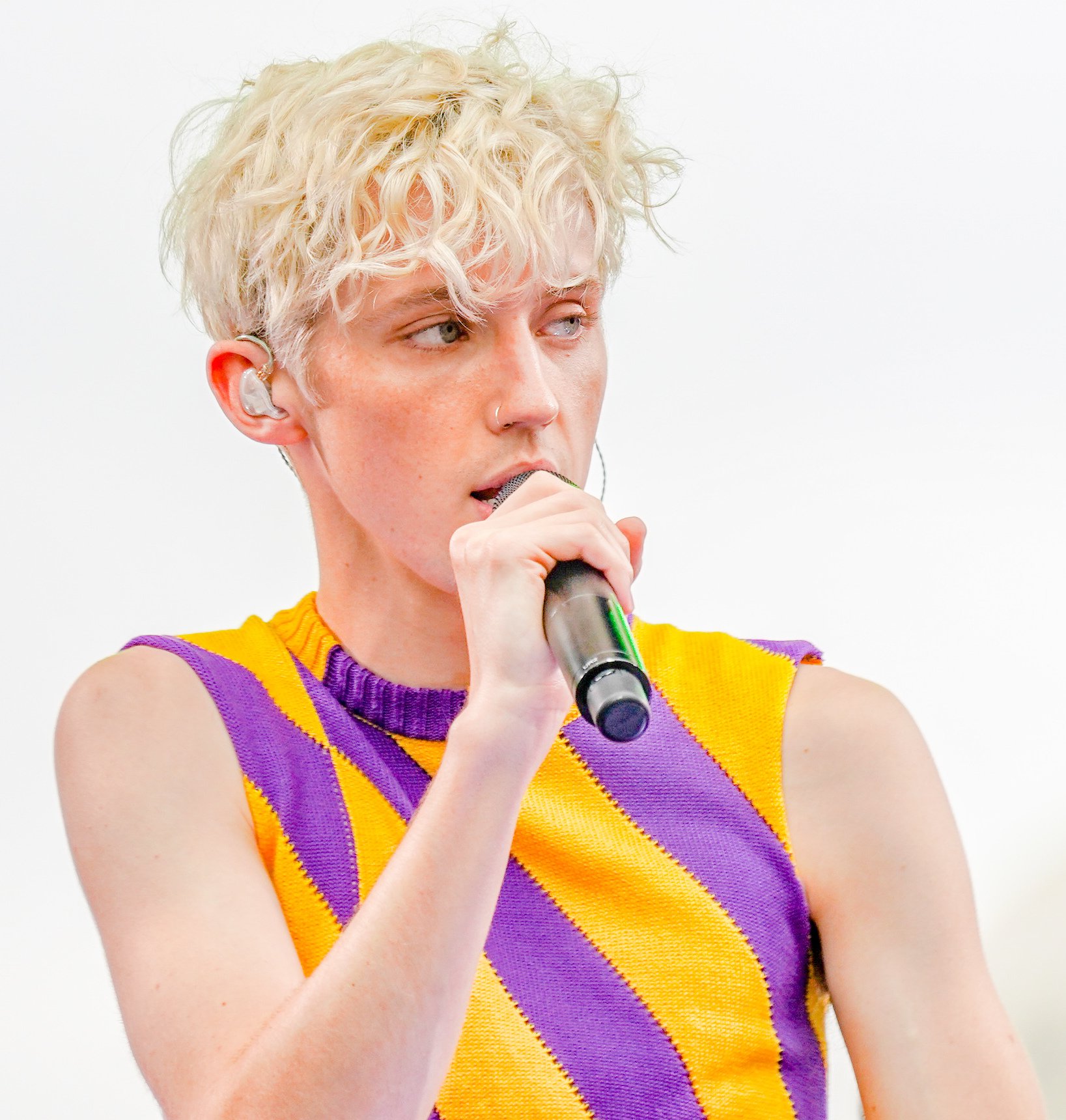 Happy birthday to oomfs troye sivan 