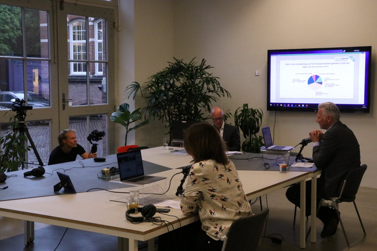 We zijn van start met het live webinar van <a href="/Logistiek_nl/">Logistiek.nl</a> voor de bekendmaking van de Top 100 Logistiek Dienstverleners van 2020 vanuit <a href="/ConnektNL/">Connekt</a>. Luisteren jullie mee? #Top100LDVs