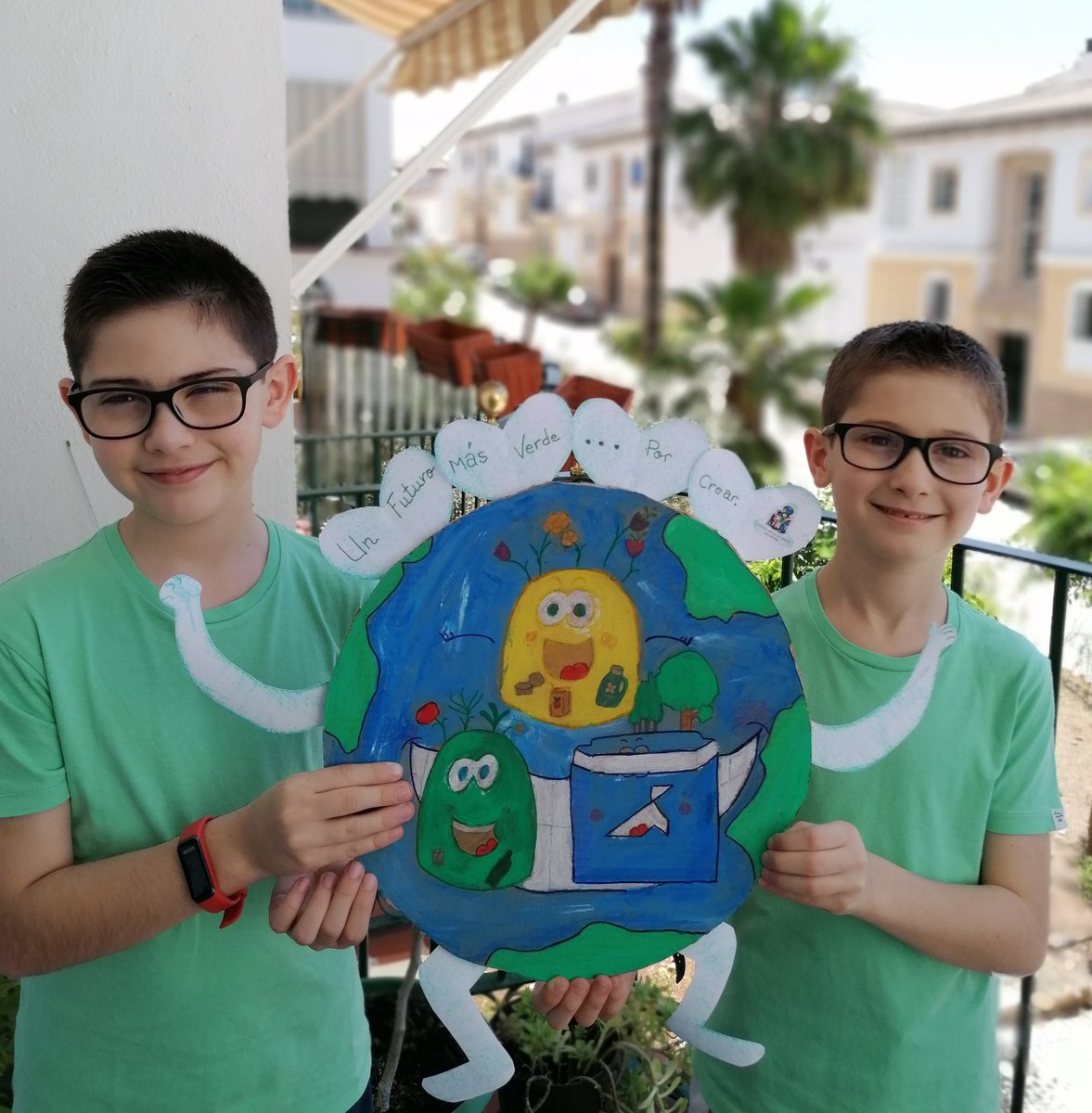 Vickycm15's tweet photo. #DiaMundialDelMedioAmbiente @EscuelasXClima @EcoescuelasAND  @CeipGracia aportamos nuestro granito de arena al vídeo en el que hemos participado 200 centros luchando por nuestra madre tierra. https://t.co/l0k7UqaFZw