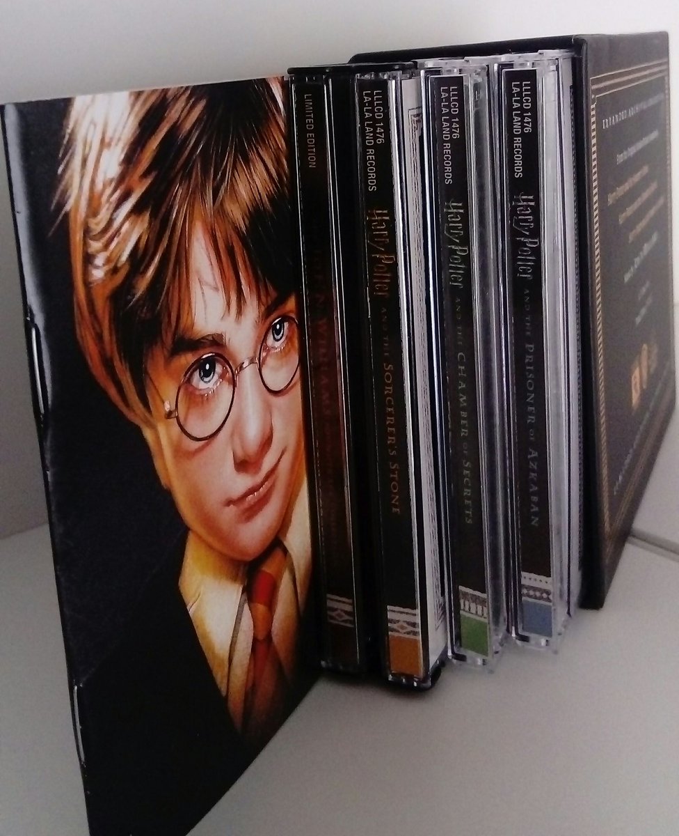 damien5d's tweet photo. << Ah, la musique ! Elle est plus magique que tout ce que nous pourrons jamais faire dans cette école. >>
#JohnWillliams #HarryPotter https://t.co/kKC5bCwl2F