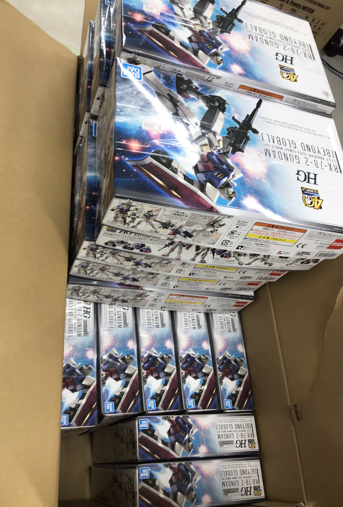Seibundo Hobby 令和はガンダム ファーストガンダム Rx 78 2が止まらない 見逃せない そんな訳で明日の6 6に新たにhgとして Rx 78 2 ガンダム Beyond Global が新発売です ガンプラ40周年記念として大河原邦男先生直々の新たなるガンダム