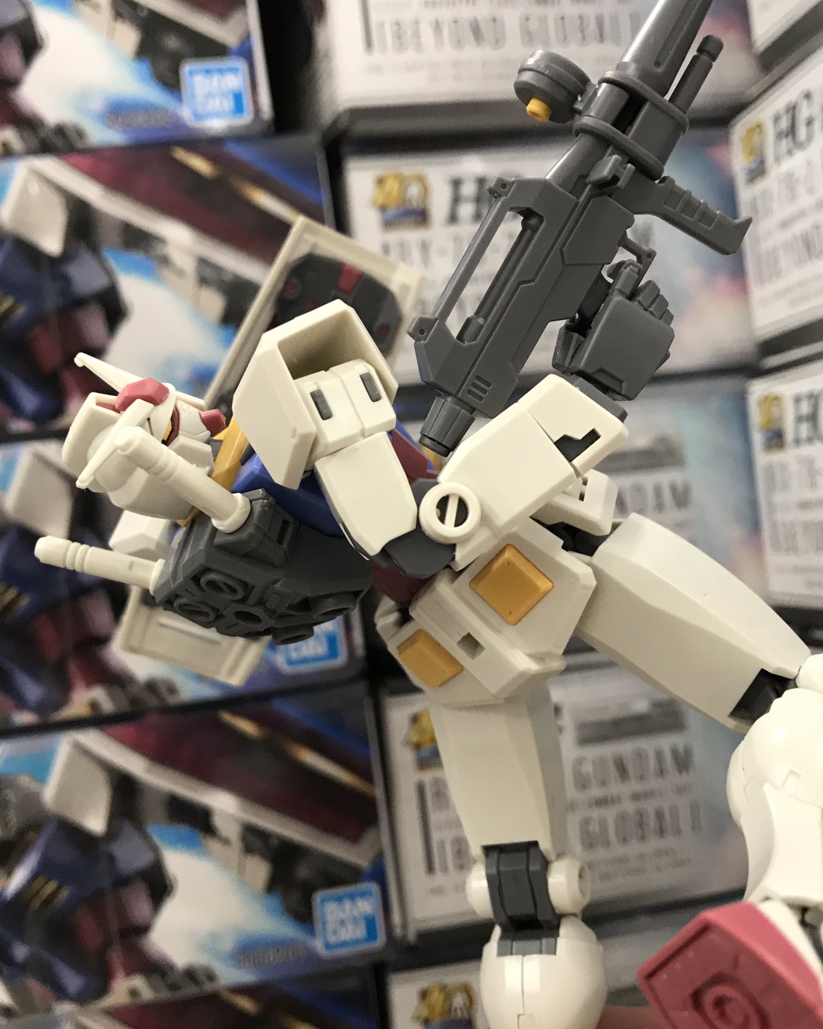 Seibundo Hobby 令和はガンダム ファーストガンダム Rx 78 2が止まらない 見逃せない そんな訳で明日の6 6に新たにhgとして Rx 78 2 ガンダム Beyond Global が新発売です ガンプラ40周年記念として大河原邦男先生直々の新たなるガンダム