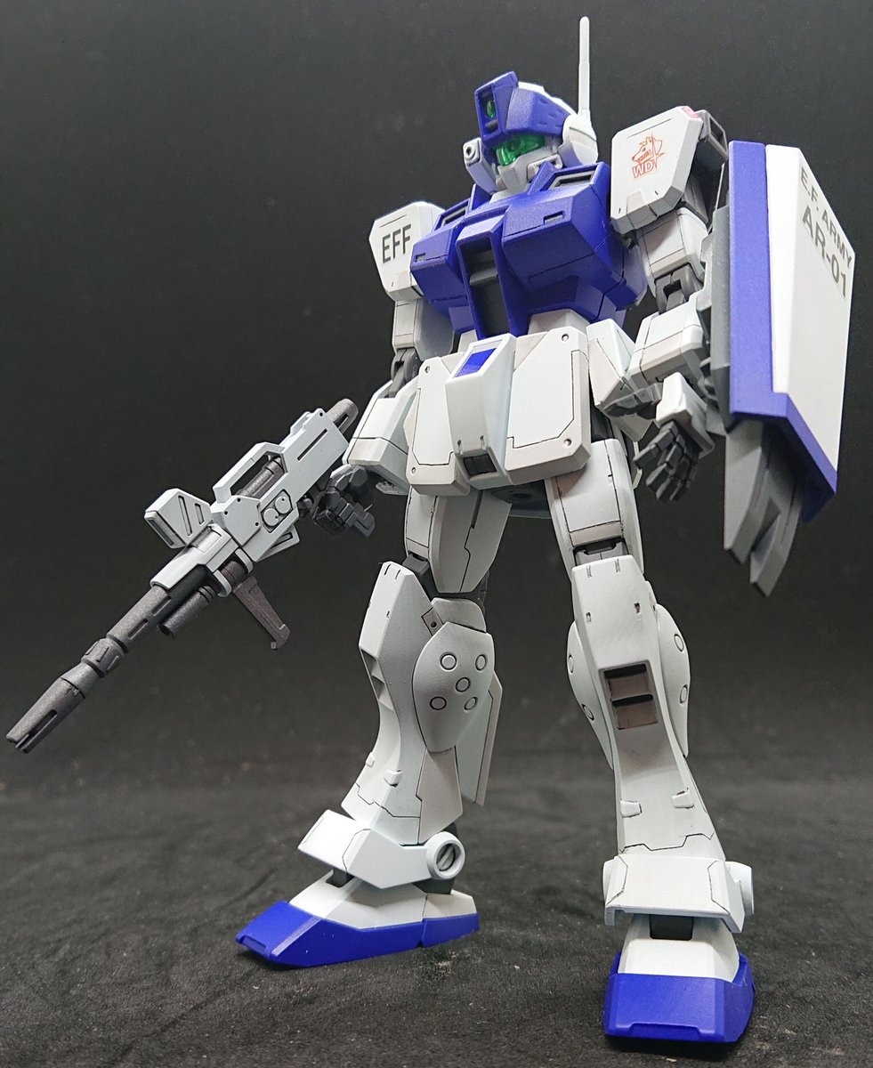 Tata Hgジムスナイパー ホワイトディンゴ仕様完成 ヽ バイザーちょっと延長して下げてやや半目ぎみに ディテールはバトオペを参考にしました ナビゲーションライトは蛍光グリーンとレッドで塗りました 青紫はカメラ難しい T Co