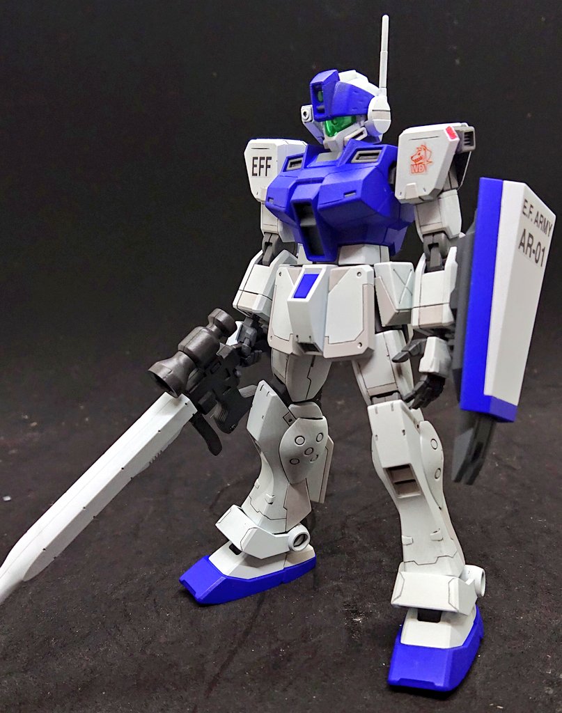 Tata Hgジムスナイパー ホワイトディンゴ仕様完成 ヽ バイザーちょっと延長して下げてやや半目ぎみに ディテールはバトオペを参考にしました ナビゲーションライトは蛍光グリーンとレッドで塗りました 青紫はカメラ難しい T Co