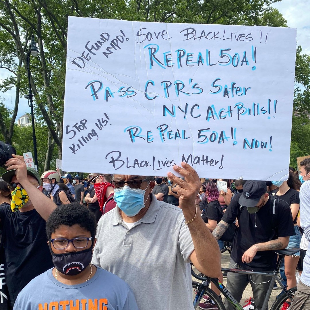 changethenypd's tweet photo. Yesterday, at Cadman Plaza, in the beautiful sea of people who came out to uplift and rightfully defend the life of #GeorgeFloyd we spotted this gem of a sign. Thanks for spreading the message! #Repeal50A #SaferNYAct #GeorgeFloydMemorial #BlackLivesMatter https://t.co/UCACViQPHE