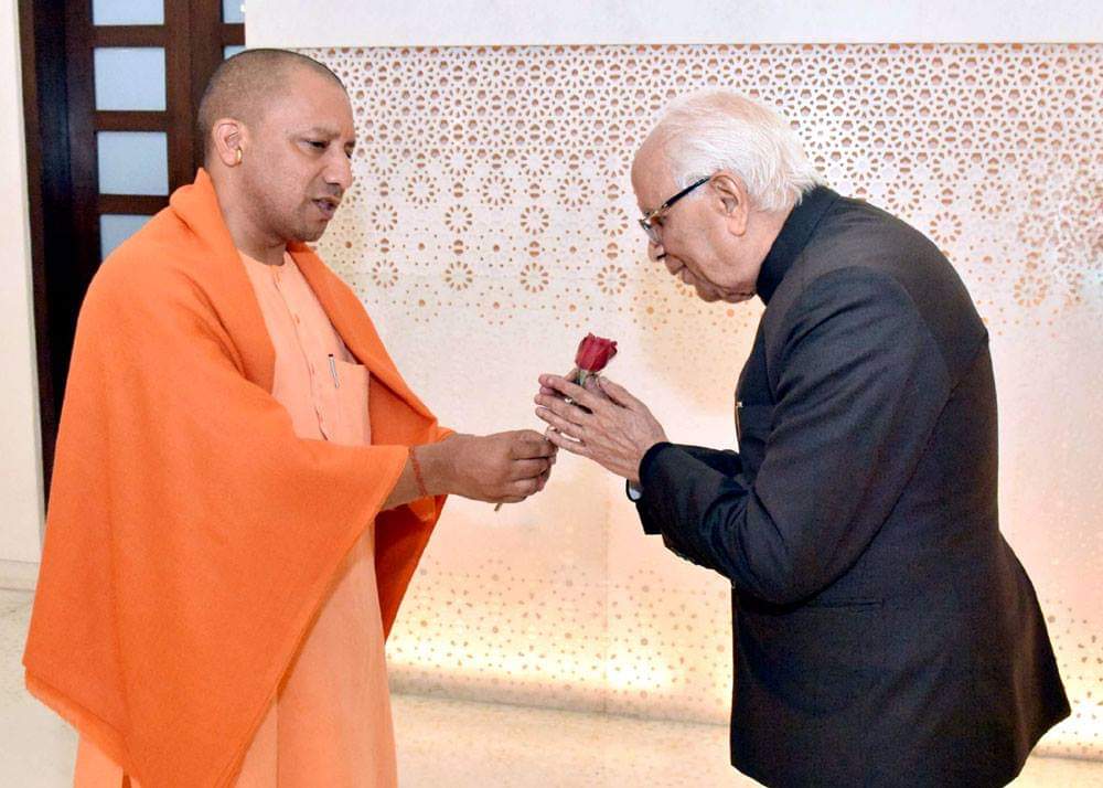BMM_NEWS1's tweet photo. #लखनऊ
पश्चिम बंगाल के राज्यपाल श्री केसरी नाथ त्रिपाठी ने उत्तर प्रदेश के मुख्यमंत्री योगी आदित्यनाथ से उनके लखनऊ स्थित सरकारी आवास पर शिष्टाचार भेंट की।
@myogioffice @UPGovt @myogiadityanath https://t.co/F0RJTQBiBs