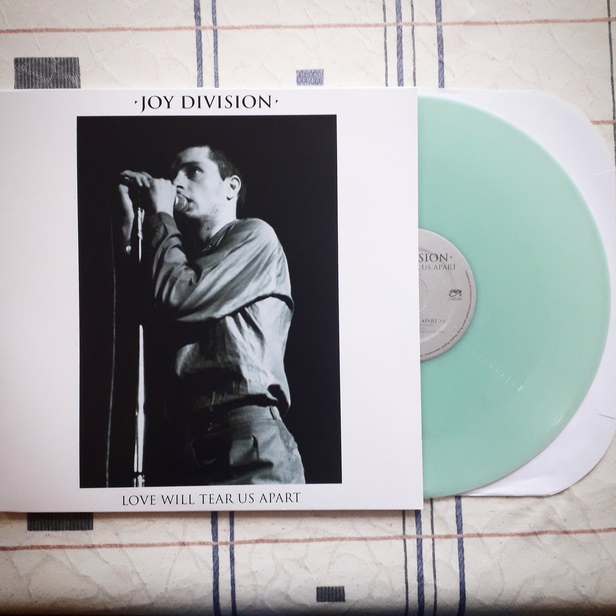 DevotionJoy's tweet photo. Joy Division is glowing in the dark now ! ๐ฝ
#joydivisionofficial #joydivisionfans #joydivision #iancurtis #lovewilltearusapart #warsaw #postpunk #neworder #manchester #sheslostcontrol #joydivisionforever #peterhook #bernardsumner #stephenmorris #factoryrecords #joydevotion https://t.co/U8lRFv9wym
