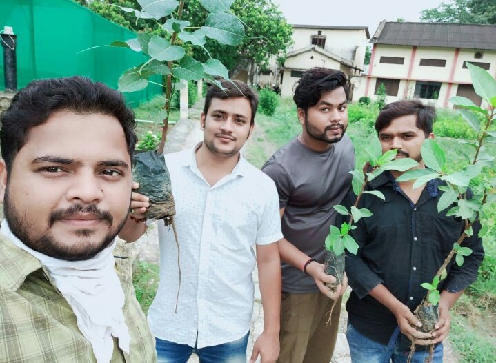 Dhananj48974380's tweet photo. Earth is like our home and we must make efforts to keep it clean and green.@yogeshrai56 @Pramod_Kumar08 @Avadeshmaurya1 @ShakirH40522350 @anuadbst @ERYASIRSHAIKH @amitrec19 #iCommit #WorldEnvironmentDay #EnvironmentDay2020 https://t.co/IHTPfxUnBU
