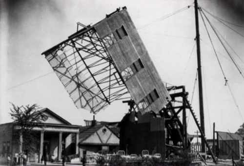 BusterKeatonSoc's tweet photo. How does one raise the roof, exactly? If you’re #BusterKeaton you do it like this! The big bad wolf ought to take note ;) Watch ‘#SteamboatBillJr’ as part of our DIY #MovieMarathon - #BusterBinge
https://t.co/dRtov5kChI https://t.co/Kz5uEZM9OP