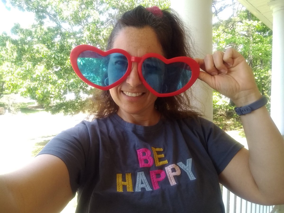 MrsBoyd_ROBMS's tweet photo. Last day of spirit week. I couldn't decide on my favorite shades, so went with both. Which do you prefer? "Future is Bright" #ROBMSVirtualSpirit #BulldogWaySpiritDay @MrsSmithROBMS @MissGianni27 https://t.co/vmk7NBjH7e