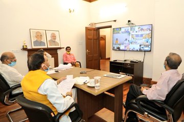 Union HRD Minister chairs Meeting to review the progress of works sanctioned under Institute of Eminence Scheme
