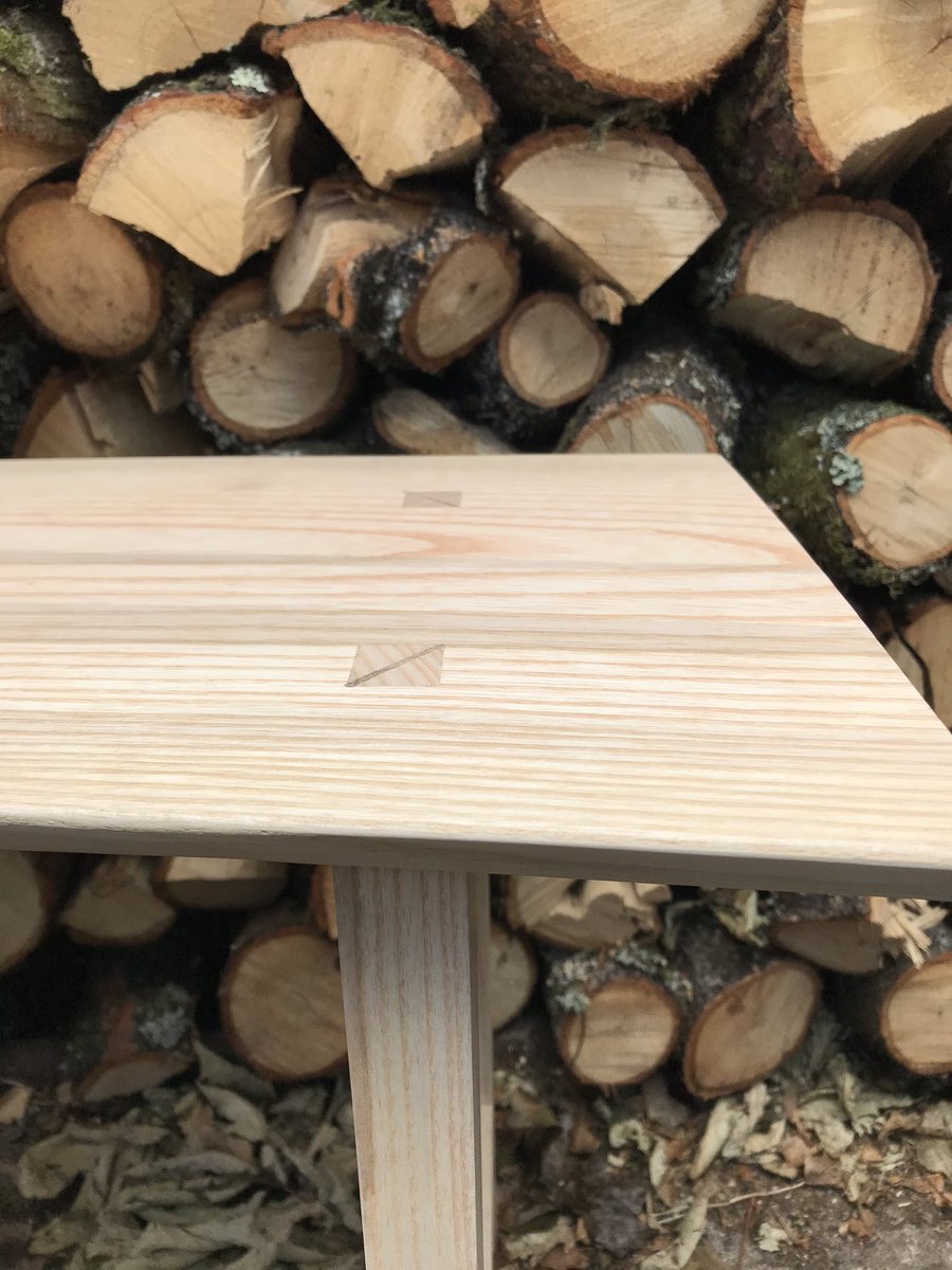 AxomanDesign's tweet photo. Ash bench amongst oak logs
#ashfurniture #liveedgebench #waneyedge #wooddetails https://t.co/fWdoeZUjK4