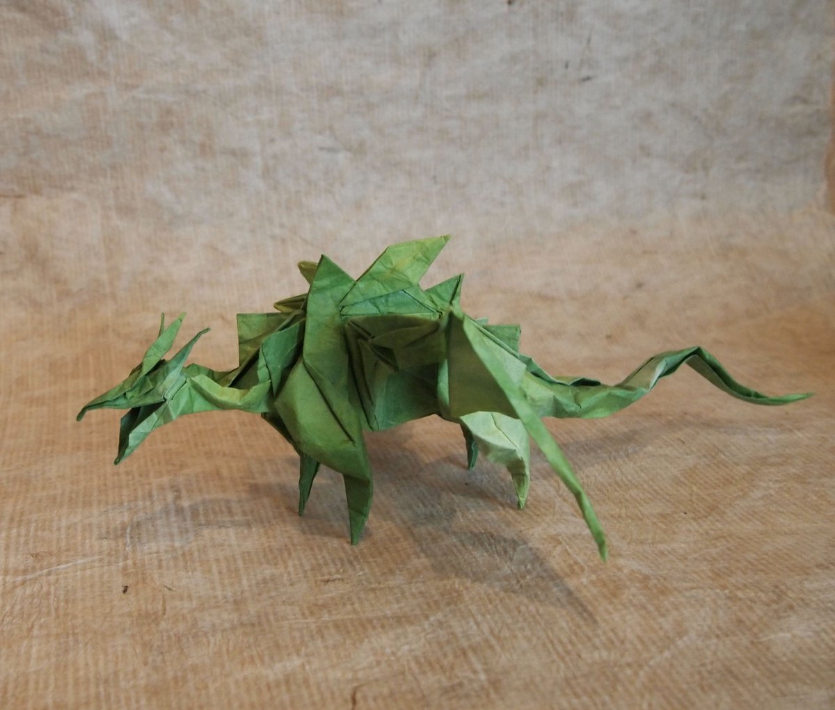 Origami Brasil En Twitter Rt Kobashi6 折り紙作品 クレインドラゴン 創作 折り 一匹柴犬 この前折った鶴 ドラゴンの顔を変えて全体的に折り込んでみた 折り図にするなら４枚目 せっかくドラゴンが折れたから 折り図化したい気持ちだけはある 折り紙