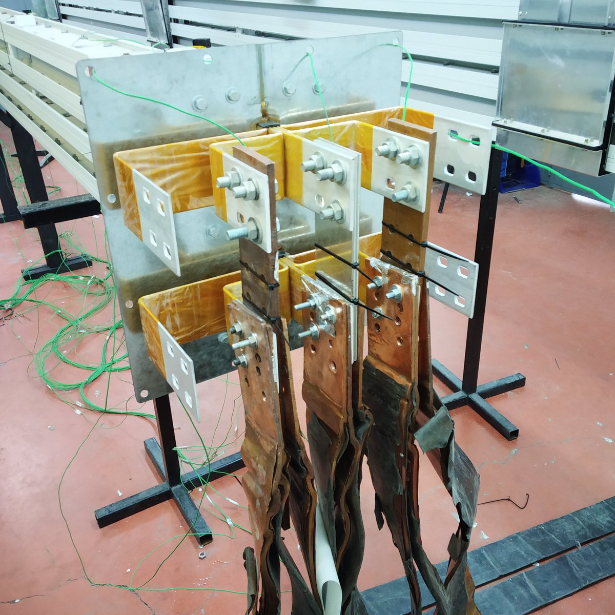 TS EN 61439-6 Madde 10.10
Sıcaklık artışının doğrulanması
2000 A Alüminyum Busbar
IEC 61439-6 Clause 10.10
Verification of temperature rise
2000 A Aluminum Busbar
#temperature #rise #busbar #test #laboratory <a href="/TSEKurumsal/">TSE</a> <a href="/Intertek/">Intertek</a> <a href="/turkak/">TÜRKAK</a> <a href="/IECStandards/">IEC</a>