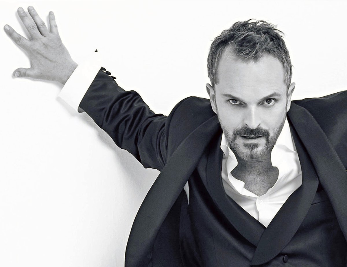 DiegoAManrique's tweet photo. Asombra que Miguel Bosé siga pontificando, tras destaparse el fraude a TVE. A veces decía que el "7º de Caballería" era tan caro por el caché de los artistas; otras, que como amigos, no le cobraban nada. Muy cierto: los invitados solían pertenecer a Warner Music o su agencia, RLM https://t.co/GUZt9PJBcq